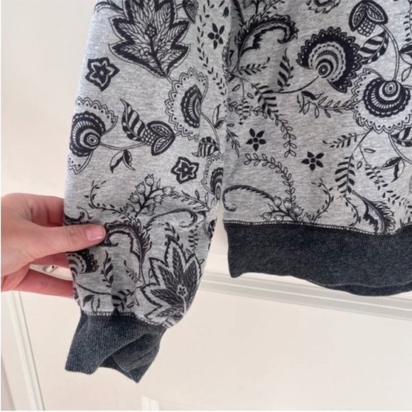 Johnny Was JWLA bishop sleeve sweatshirt grey floral wanders size small - Picture 4 of 5